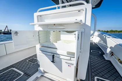 2019 Invincible 33 Open Fisherman Center Console