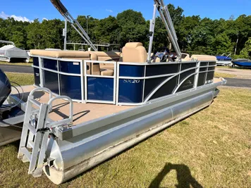 2017 Bennington Pontoon