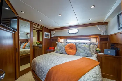Master Stateroom - Mid-Ship Access to Head
