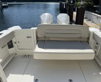 2019 Boston Whaler 270 Vantage