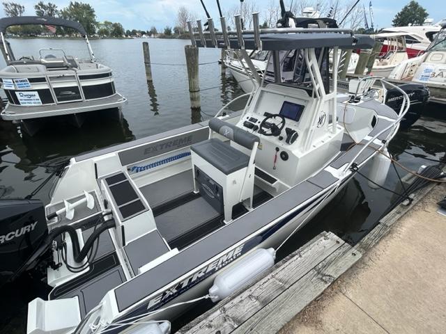 Extreme 645 Center Console for sale By Parma Marine Cockpit View
