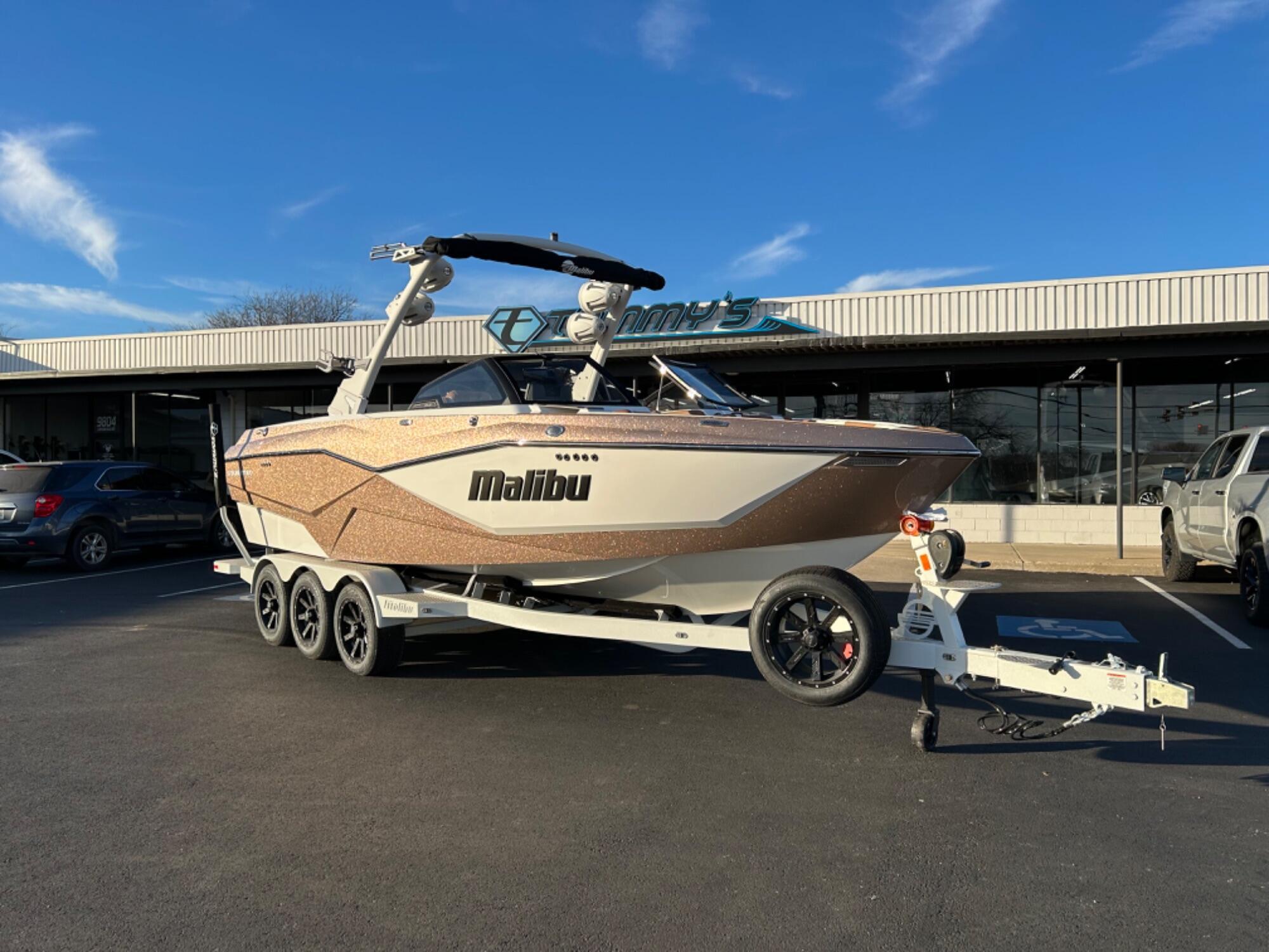 2023 Malibu 25 LSV