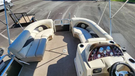 2014 SunChaser Classic Fish 8522 CNF pontoon