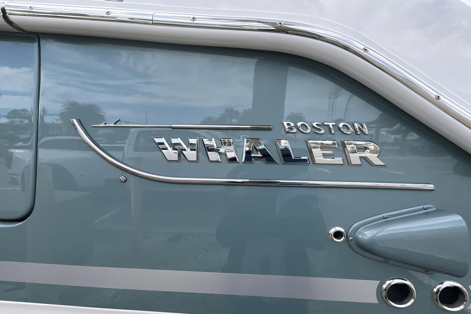 2024 Boston Whaler 350 Realm