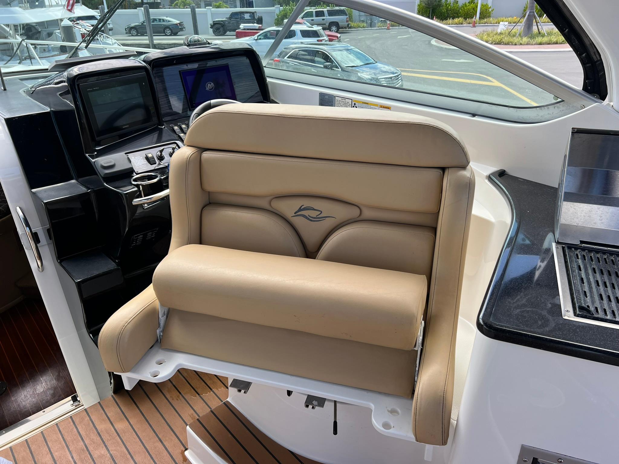 2010 Rinker - Captains chair