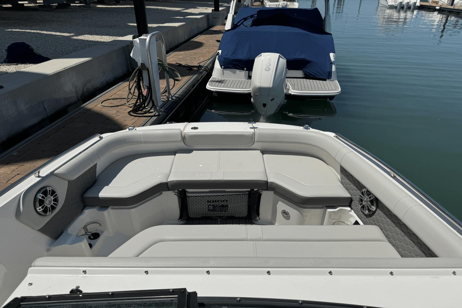 2024 Sea Ray 250 SDX Outboard