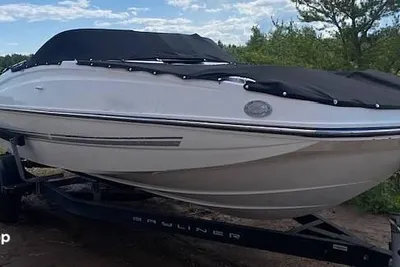 2018 Bayliner 190 Deck Boat