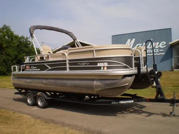 2019 Sun Tracker Party Barge 20 DLX