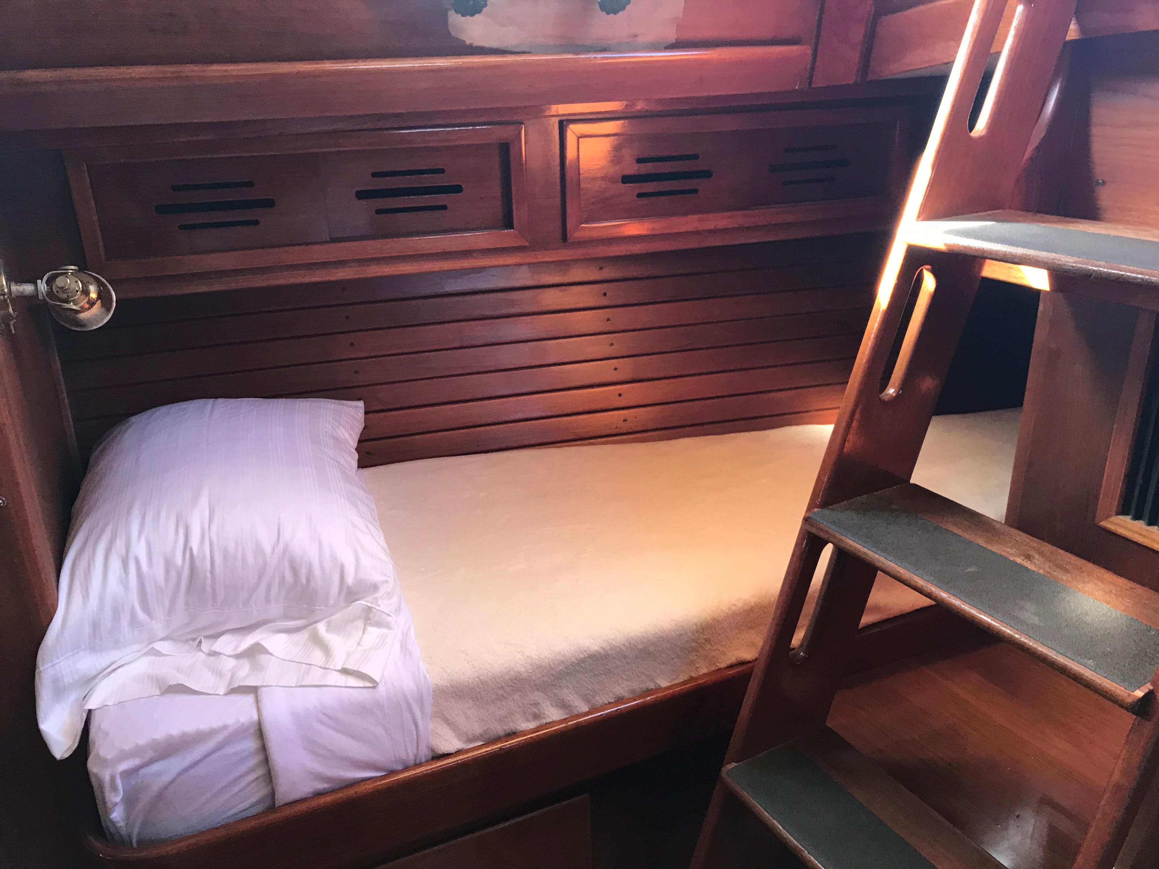 starboard bunk, steps to aft deck
