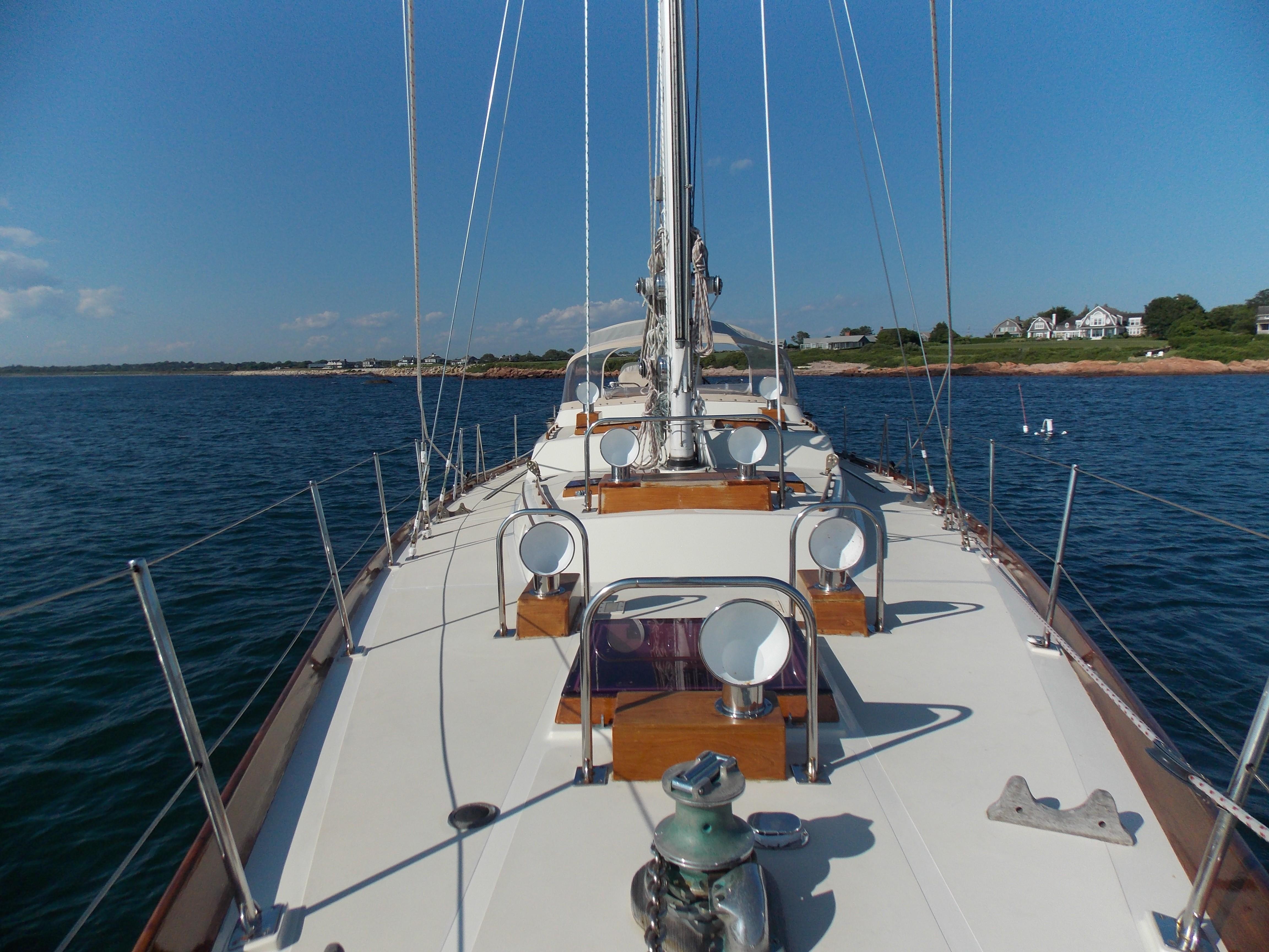 looking aft from foredeck