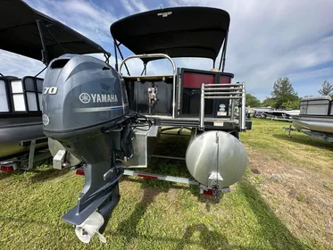 2022 Manitou 20 Aurora LE Angler Full Front Twin Tube