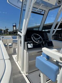 2023 Robalo Center Console R250