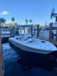 2021 Robalo 226 Cayman