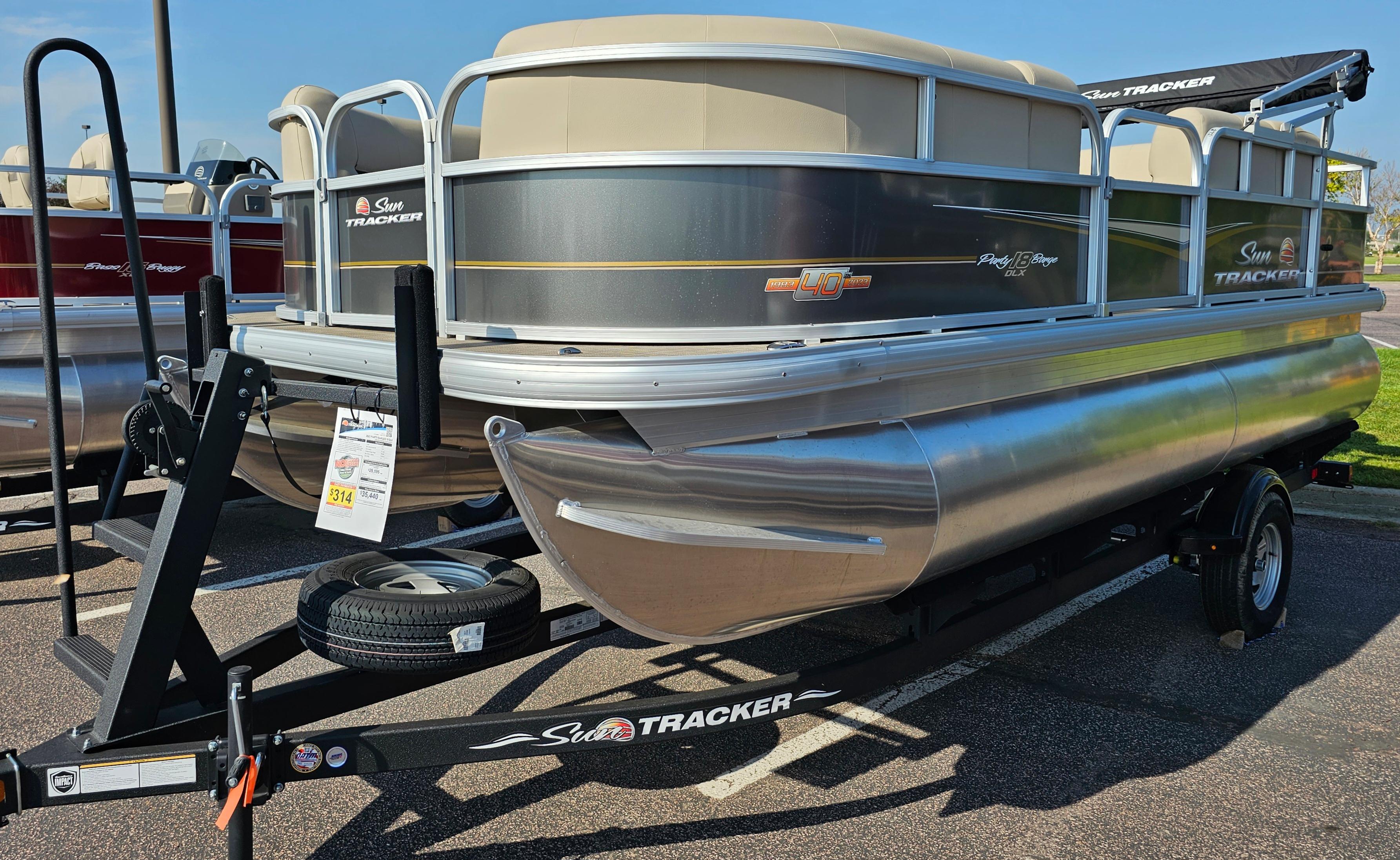 New 2023 Sun Tracker Party Barge 18 DLX, 57301 Mitchell - Boat Trader