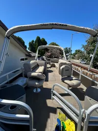 2019 Sun Tracker Fishin' Barge 24 XP3