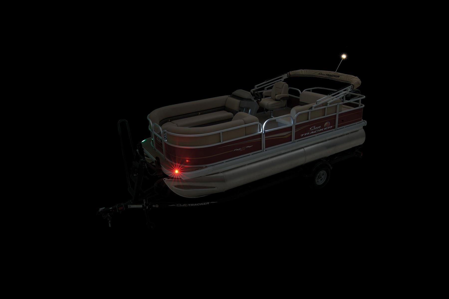 Manufacturer Provided Image: Sun Tracker Party Barge 18 DLX