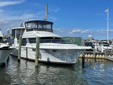 1996 Carver 440 Aft Cabin Motor Yacht