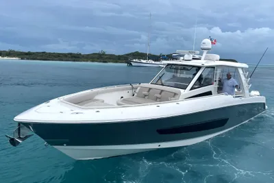 2019 Boston Whaler 420 Outrage