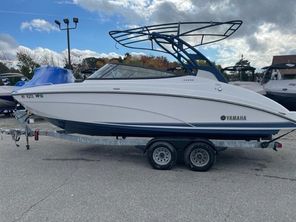 2020 Yamaha Boats 242SE