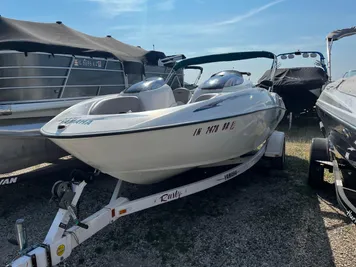 2000 Yamaha Boats LST1200YP