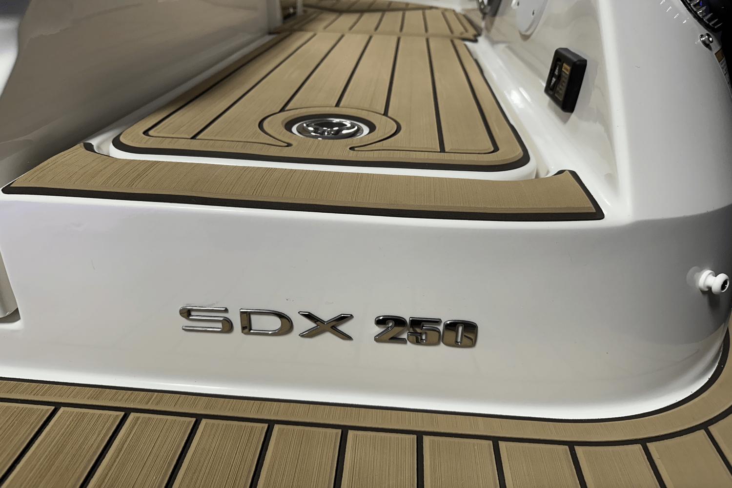 2024 Sea Ray SDX 250