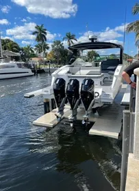 2021 Cruisers Yachts 38 GLS