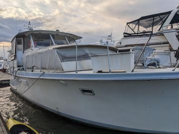 1969 Hatteras Twin Cabin Cruiser