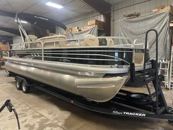 2020 Sun Tracker Fishin' Barge 24 XP3