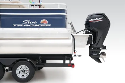 Sun Tracker Fishin' Barge 20 DLX