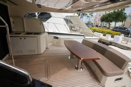 2016 Marquis 660 Sport Yacht