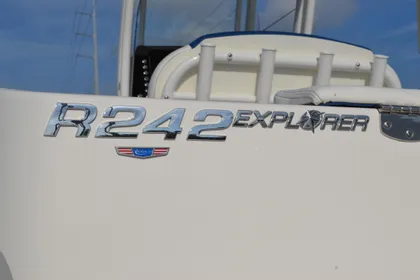 2023 Robalo 242 EX