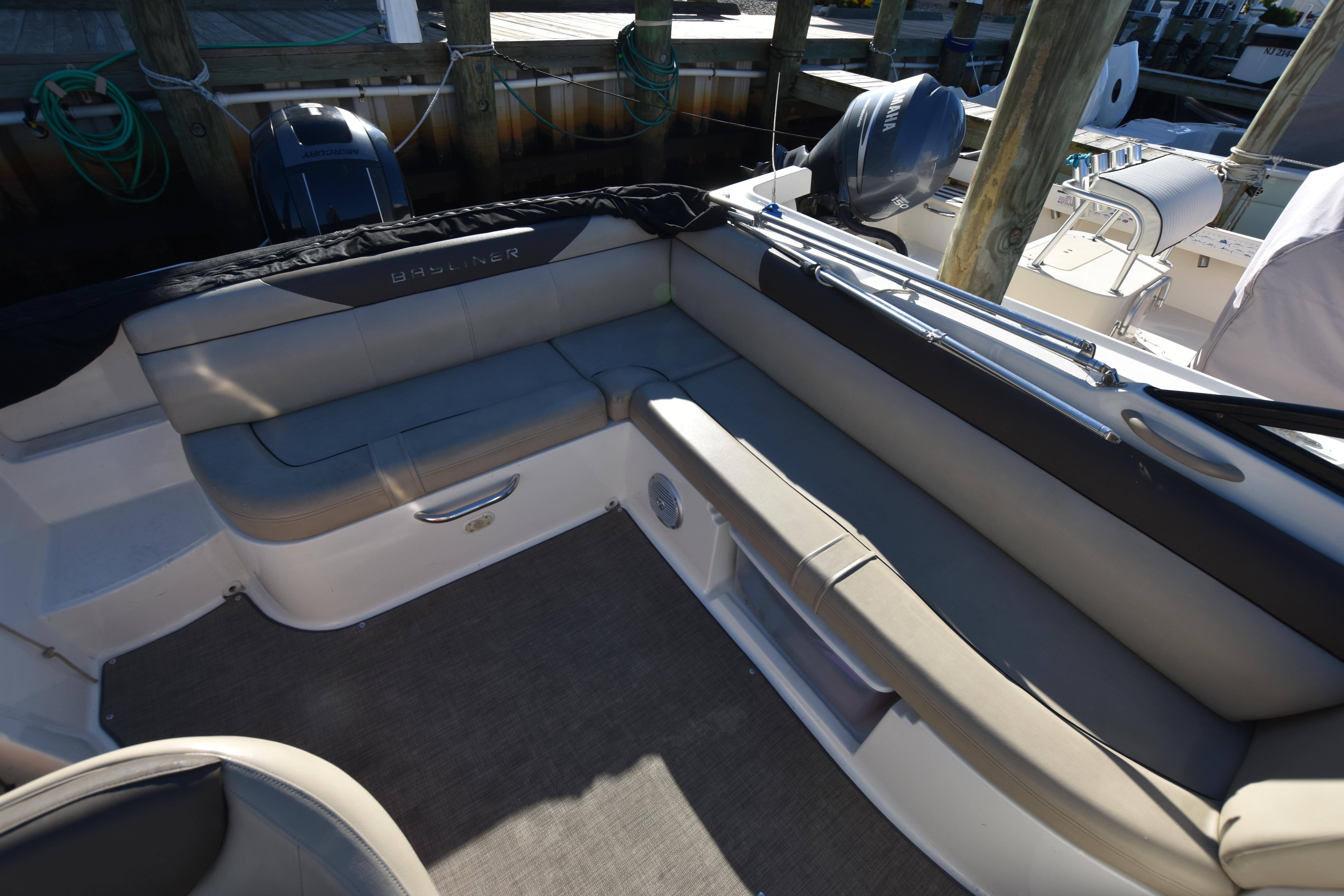 2017 Bayliner 210 Deck Boat