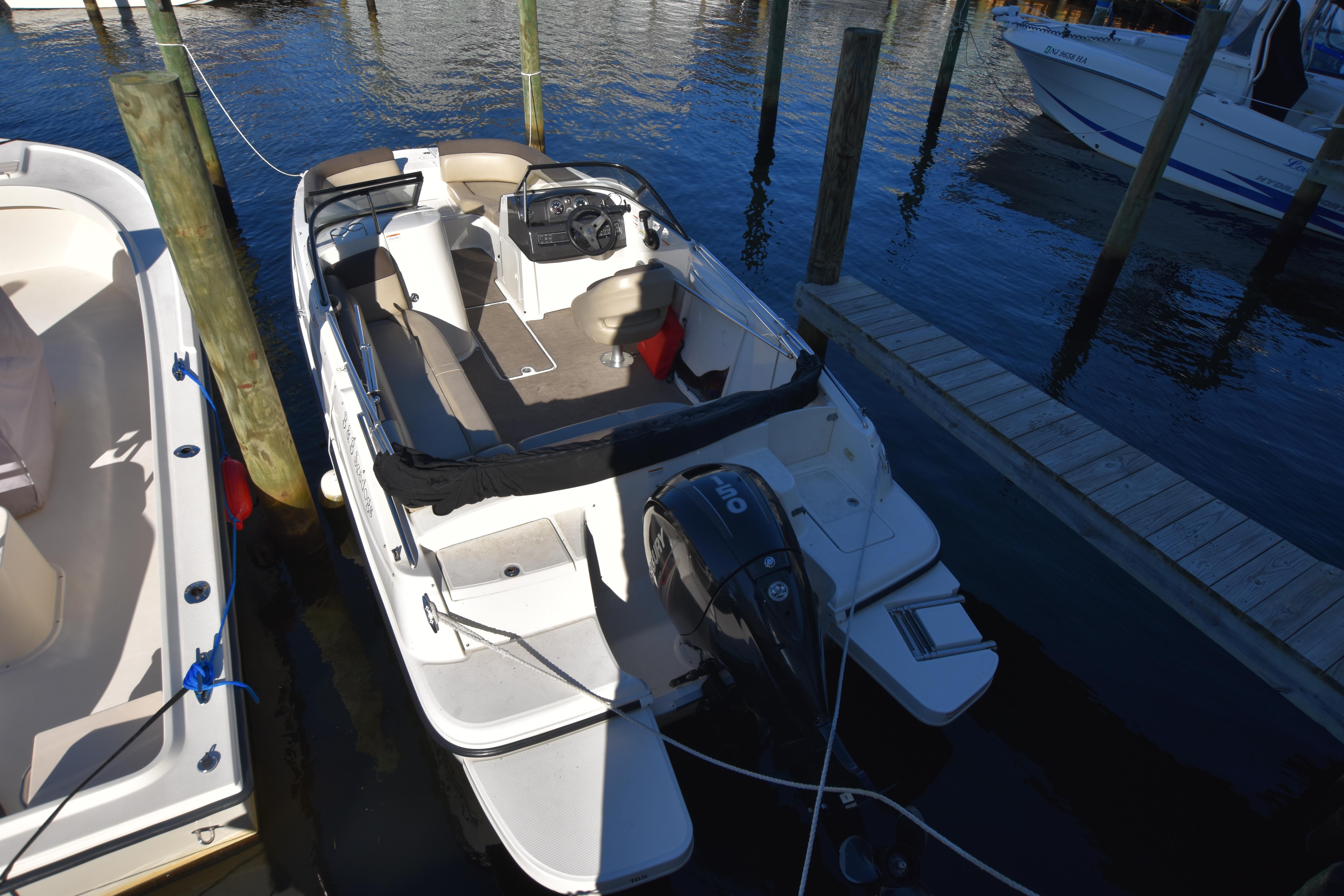 2017 Bayliner 210 Deck Boat