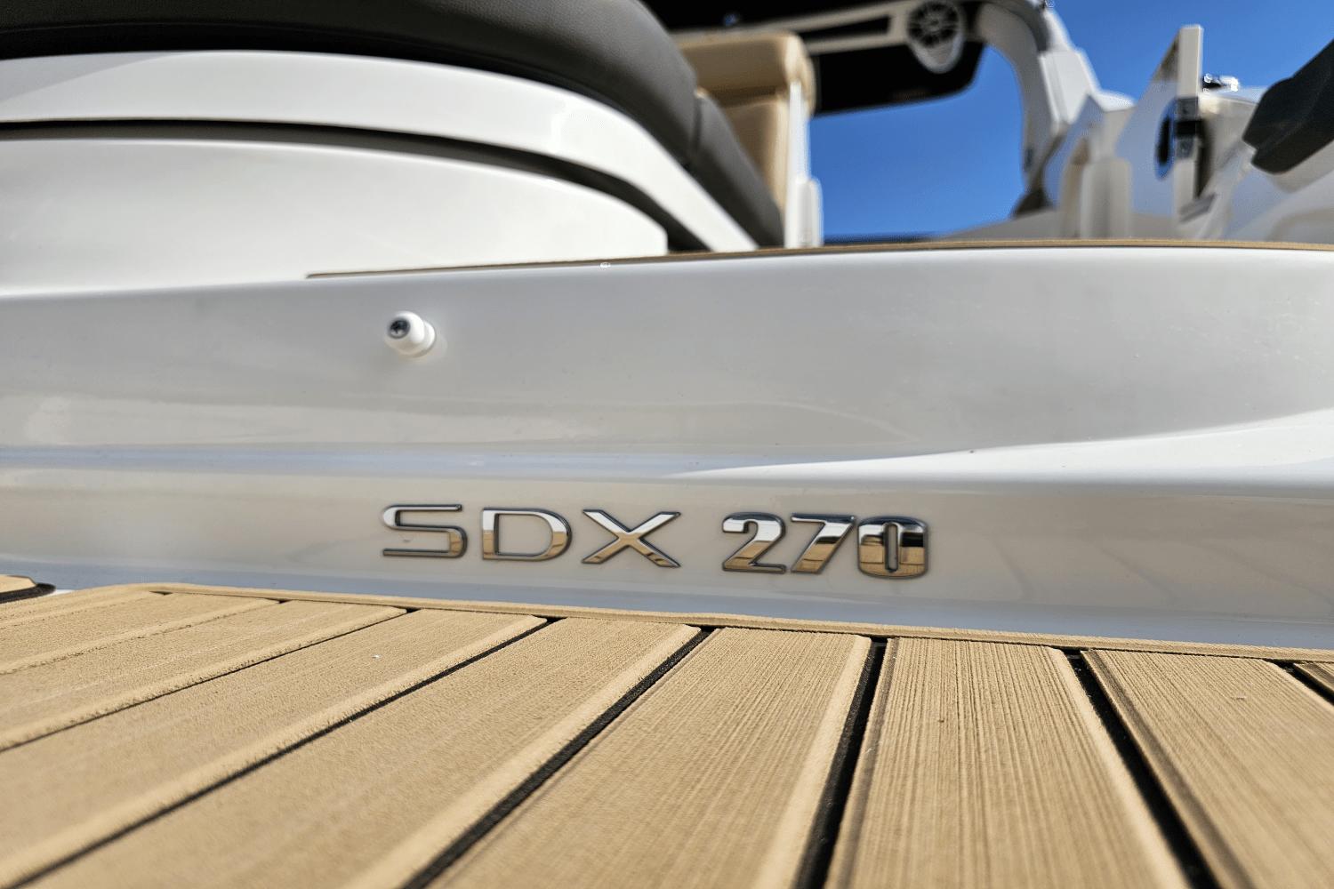 2024 Sea Ray SDX 270