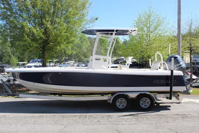 2016 Robalo R246