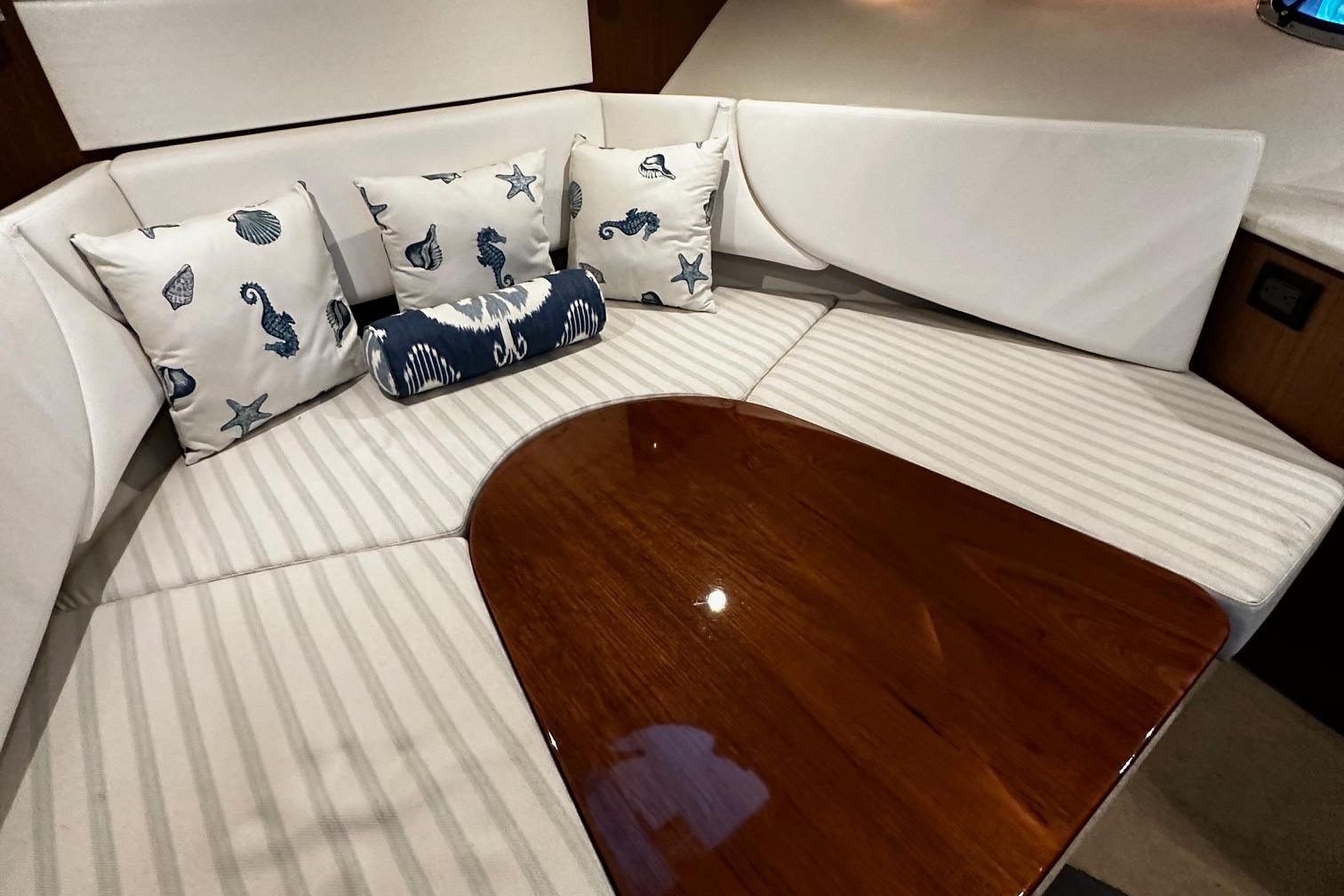 2014 Tiara Yachts 3100 Coronet