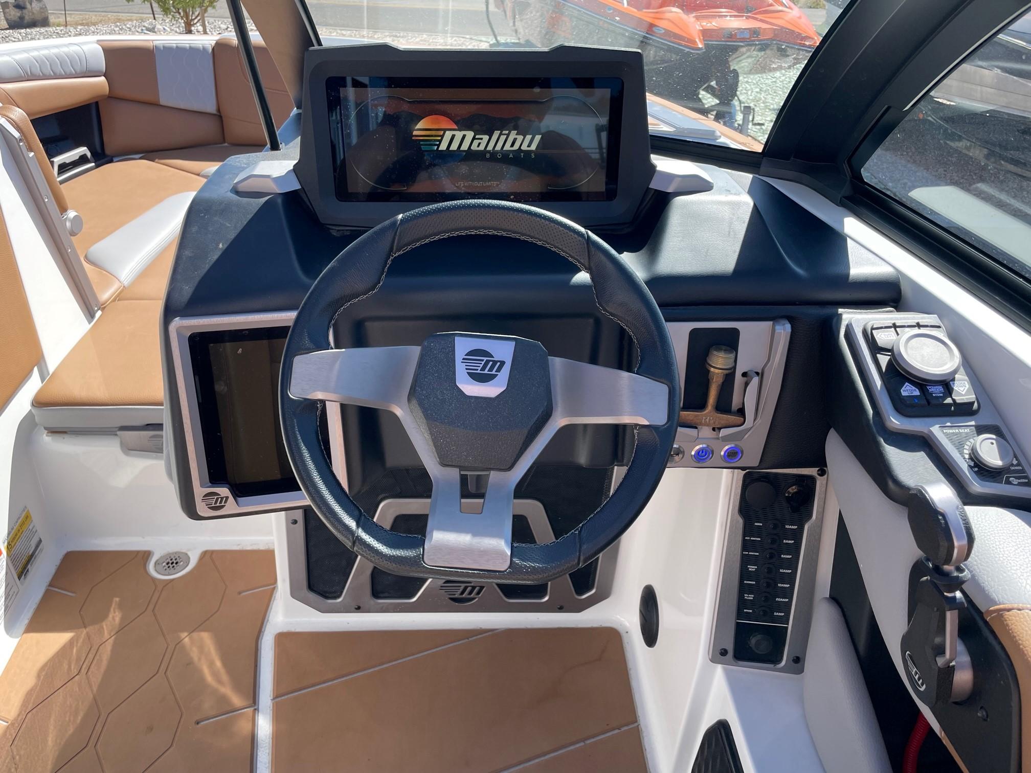 2022 Malibu M220