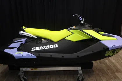 2024 Sea-Doo Spark® Trixx™ for 3 Rotax® 900 ACE™ - 90