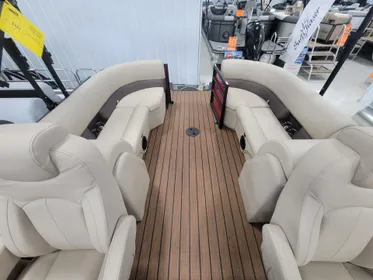 2024 Bentley Pontoons Legacy 220 Navigator