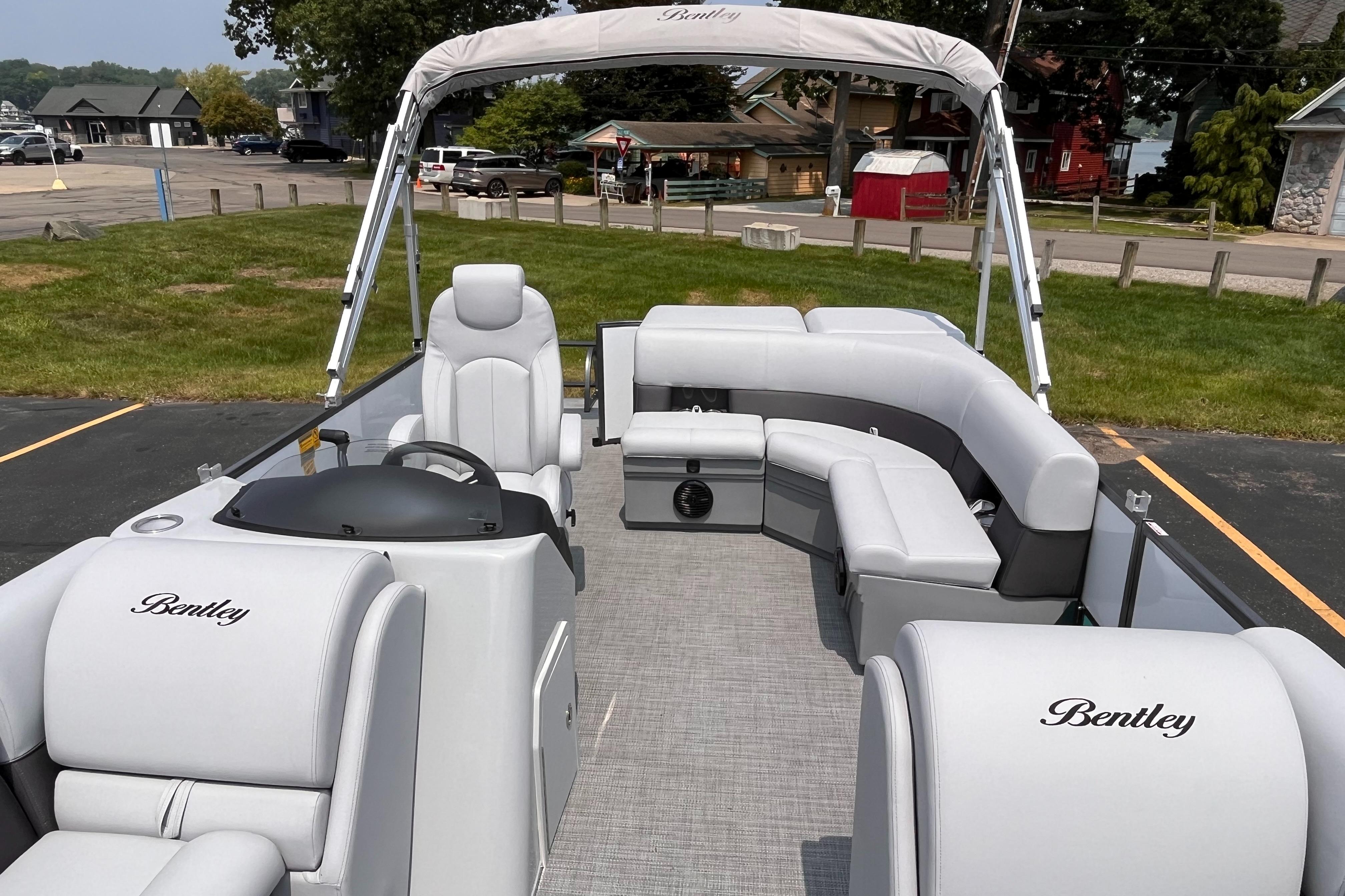 New 2024 Bentley Pontoons Legacy 223 Cruise, 49234 Clarklake - Boat Trader