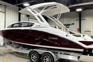 2021 Yamaha Boats 275 SD
