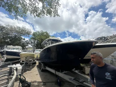 2017 Robalo R302 Center Console