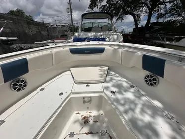 2017 Robalo R302 Center Console