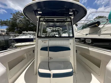 2017 Robalo R302 Center Console