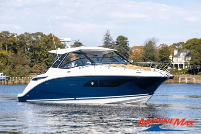 2024 Sea Ray 320 Sundancer