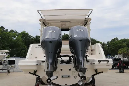 2020 Robalo R317 Dual Console