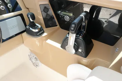 2020 Robalo R317 Dual Console