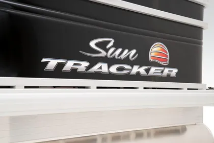 2024 Sun Tracker SportFish 22 DLX