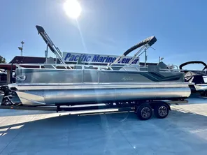 2023 Avalon Venture 85 Center Console Fish 25 w/ 150HP Mercury!