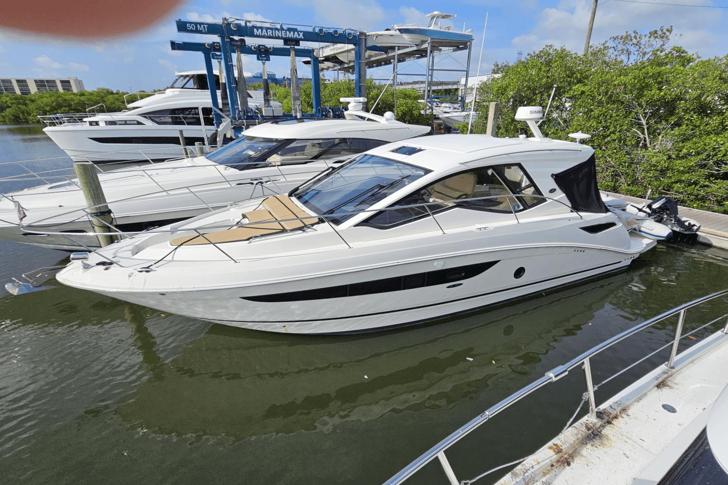 Used 2018 Sea Ray 350 Sundancer Coupe, 33764 Clearwater - Boat Trader